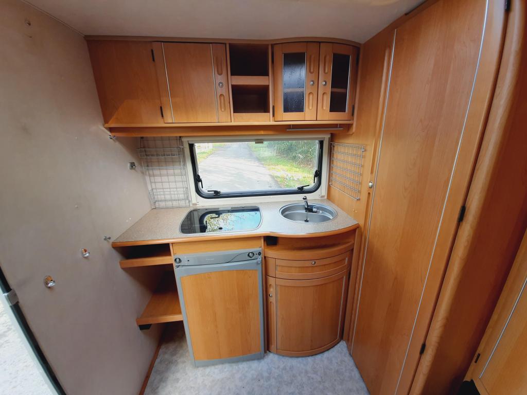 48647045-10.jpg